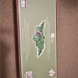 Tropical Leaves Shaped Puzzle